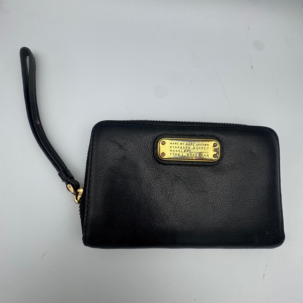 Marc by Marc Jacobs Wristlet Wallet Black Pebbled‎ Leather Zip Around Unisex